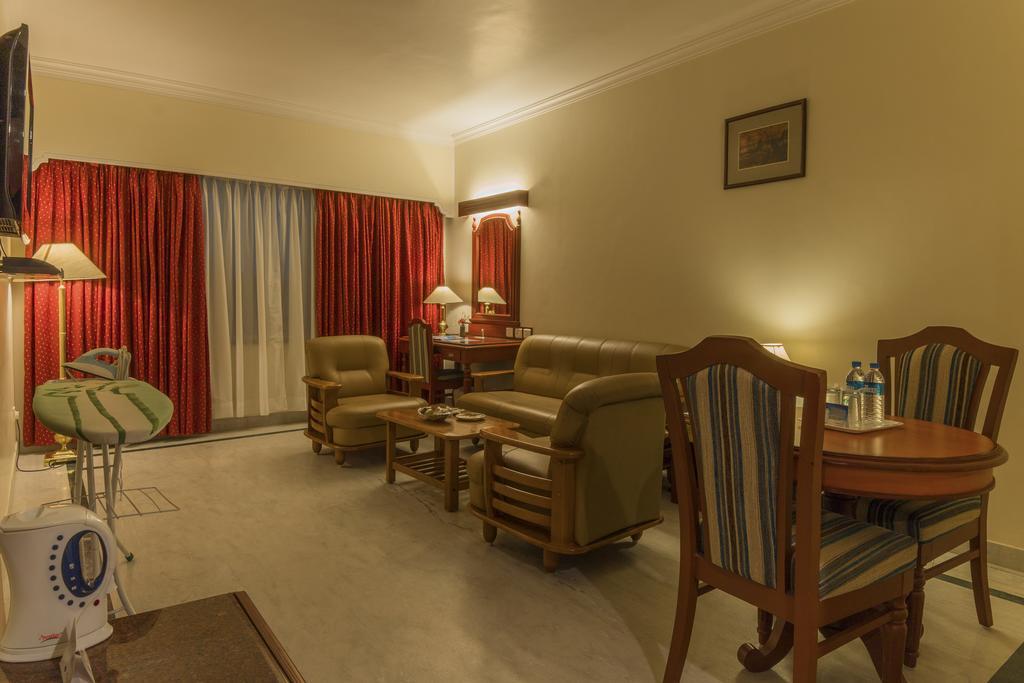 Hotel Annamalai International Pondicherry Exterior photo